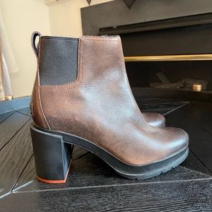 SOREL Brown Black Blake Boots Block Heel Leather Chelsea Booties Like New Size 7